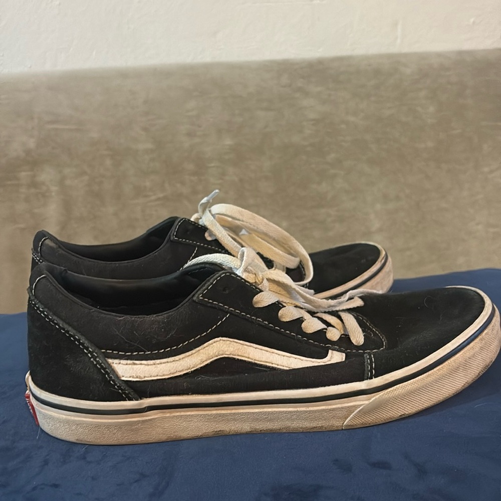 Vans. They are size Youth 6.5 I believe they fit like a 8. See tag for detail